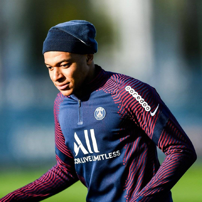 包含今晨布鲁克林篮网备战法甲，主帅复盘细节曝光，管理层满意，赛程密集仍需轮换的词条